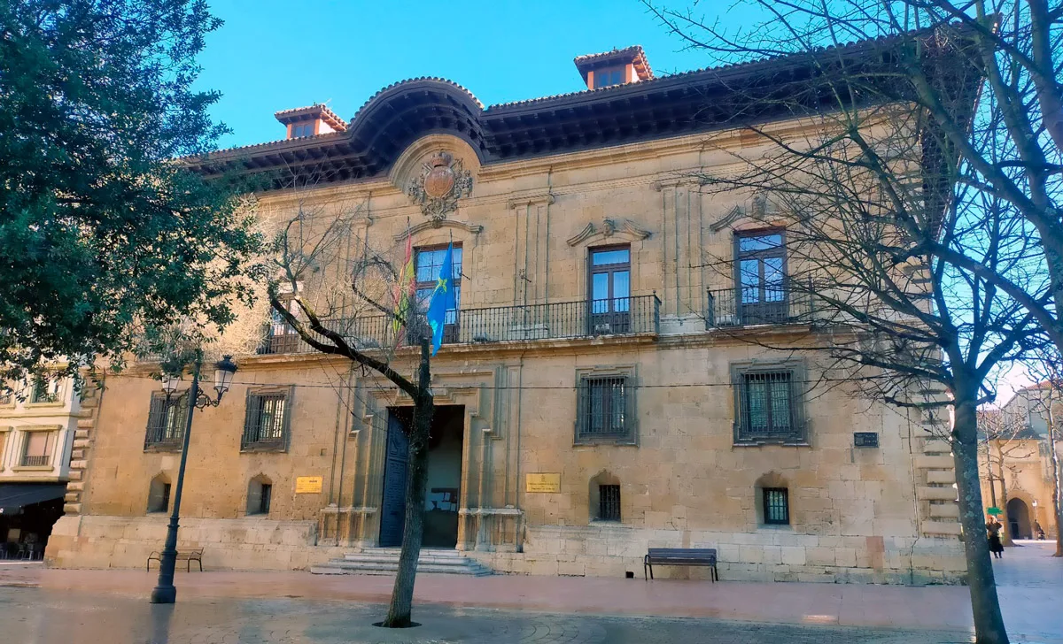 Fachada Ilustre Colegio de Abogados de Oviedo