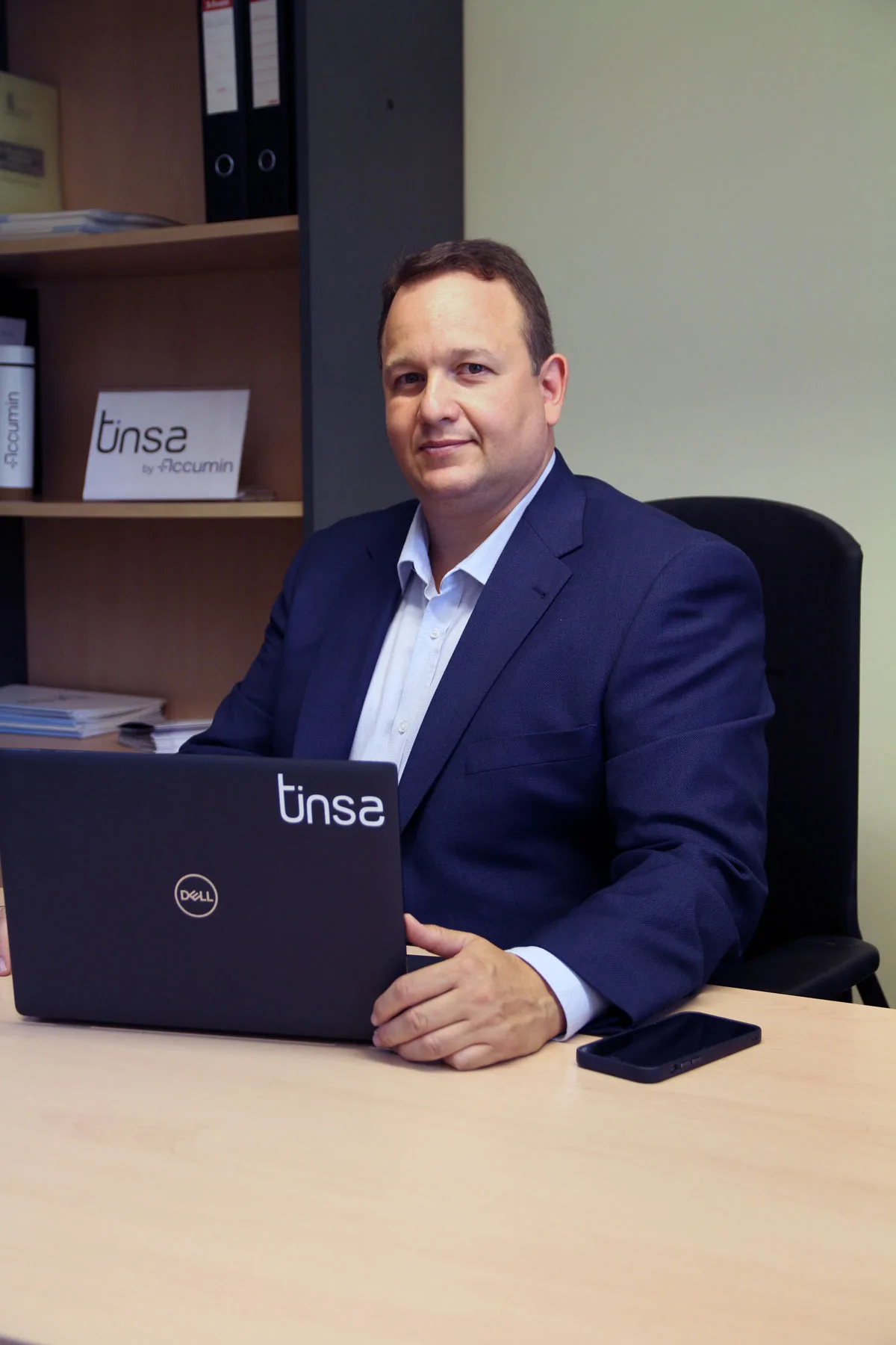 Javier Rondán en la oficina de Tinsa Burgos