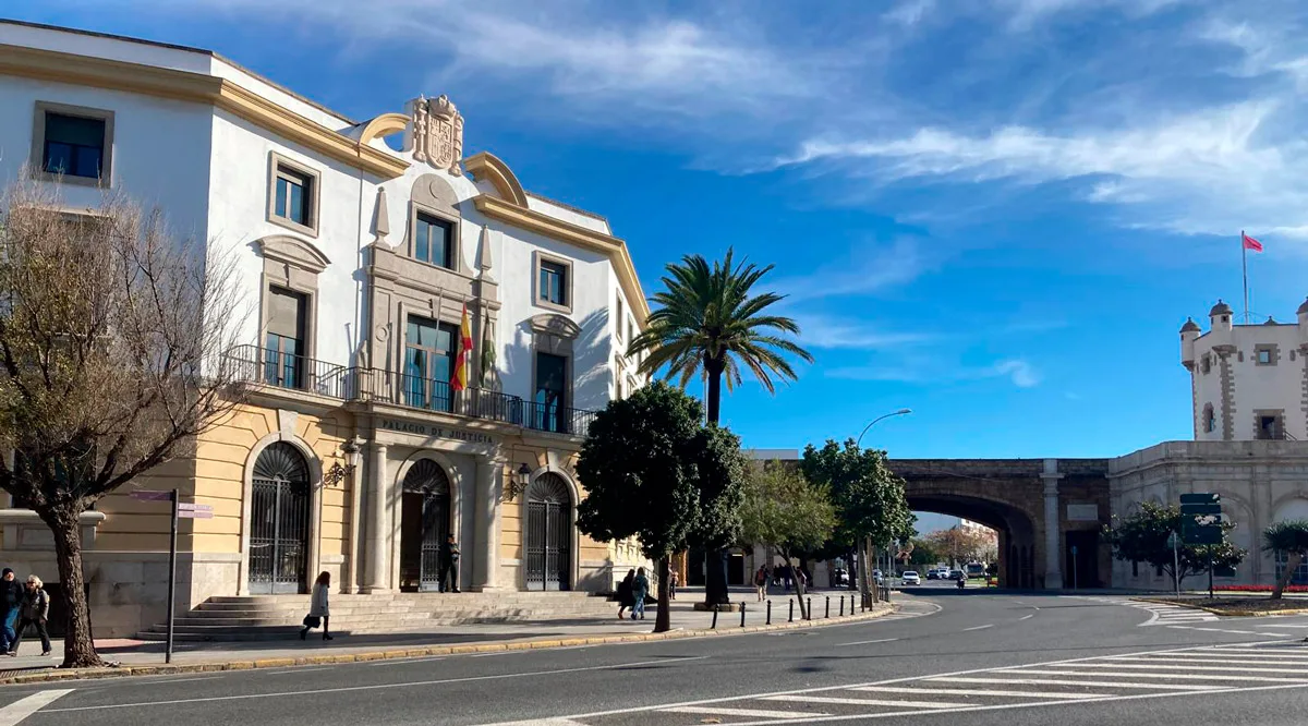 Fachada del Palacio de Justicia de Cádiz