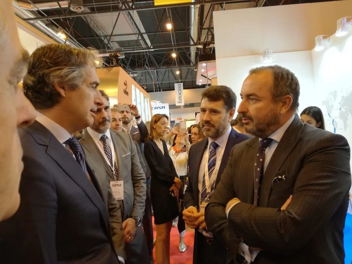 Tinsa comienza cuatro días en SIMA Expo con la visita del ministro de Fomento, Íñigo de la Serna